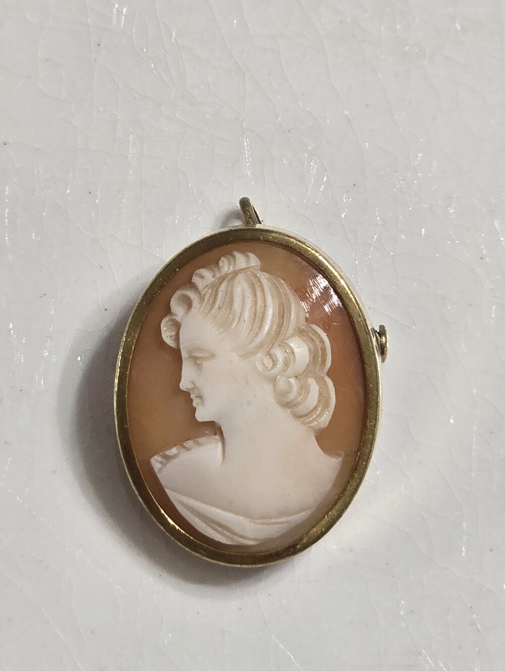 Antique Italy Carved Shell Left Facing Cameo Pendant Brooch